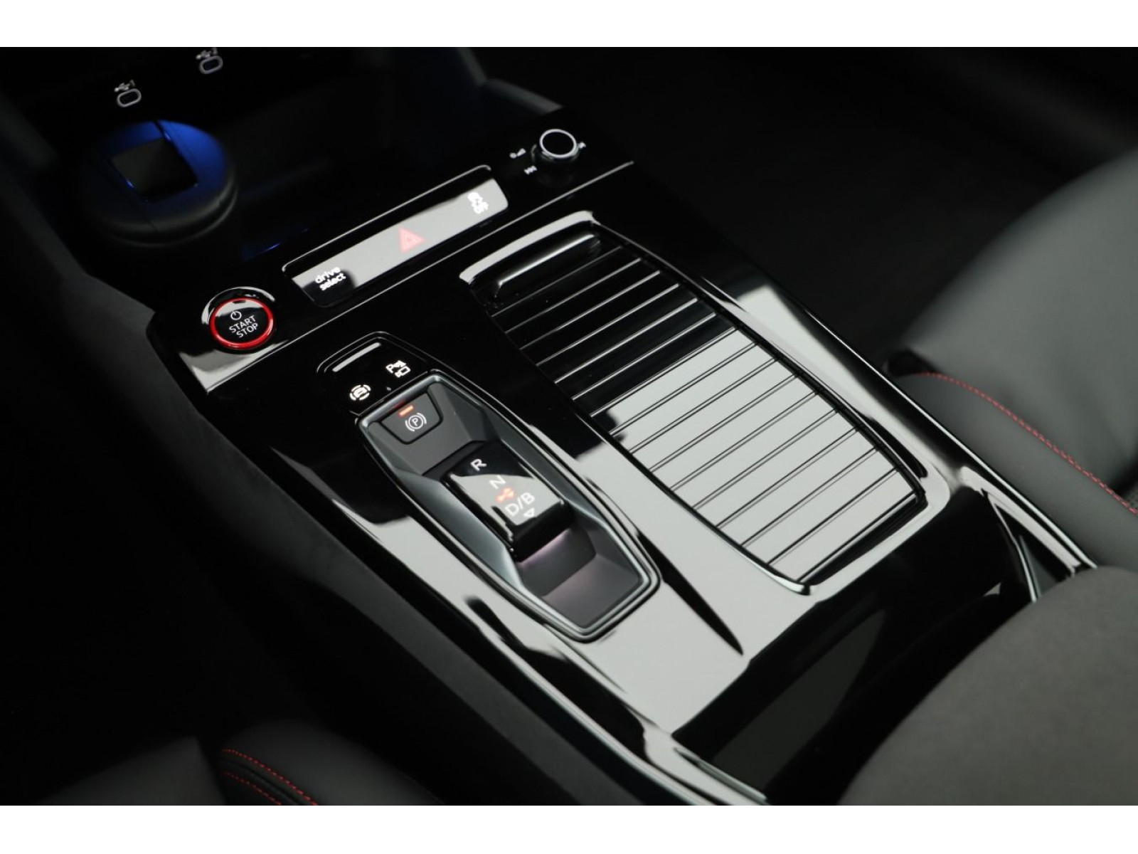Audi - A6 Avant e-tron_17