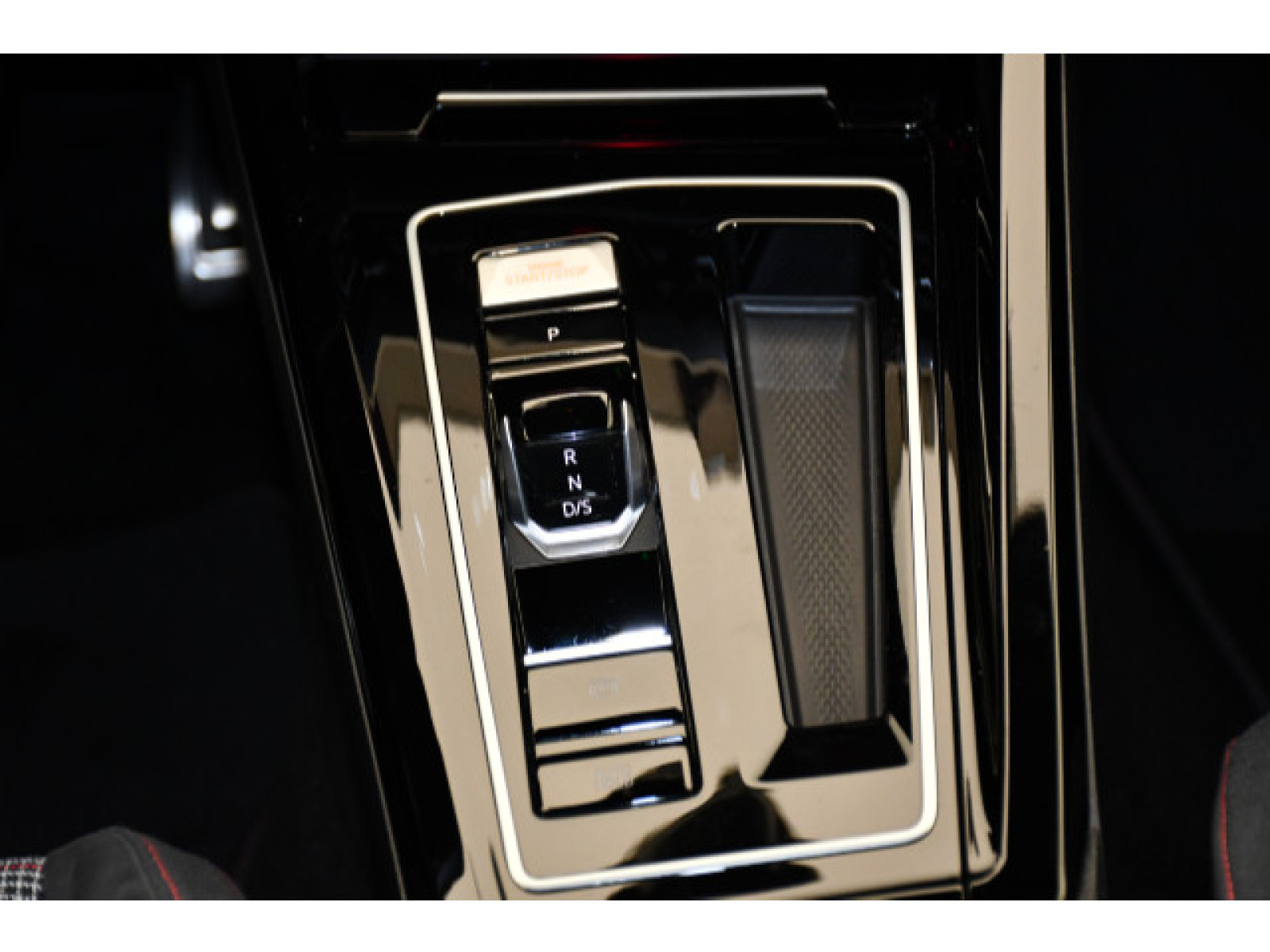 Volkswagen - Golf GTI_7