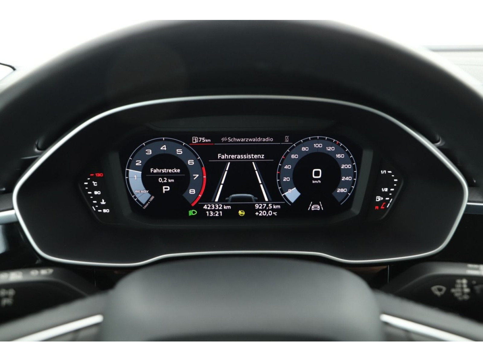 Audi - Q3_10