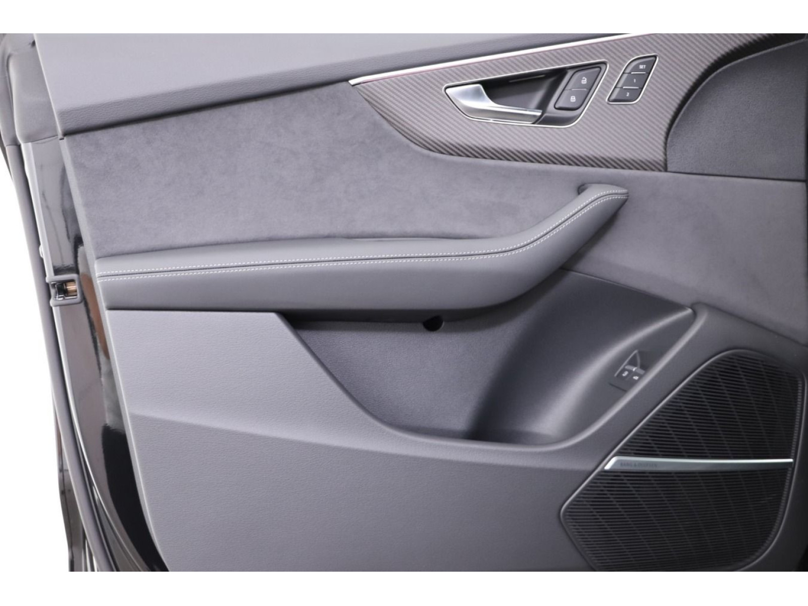 Audi - Q8_15 Audi - Q8_15