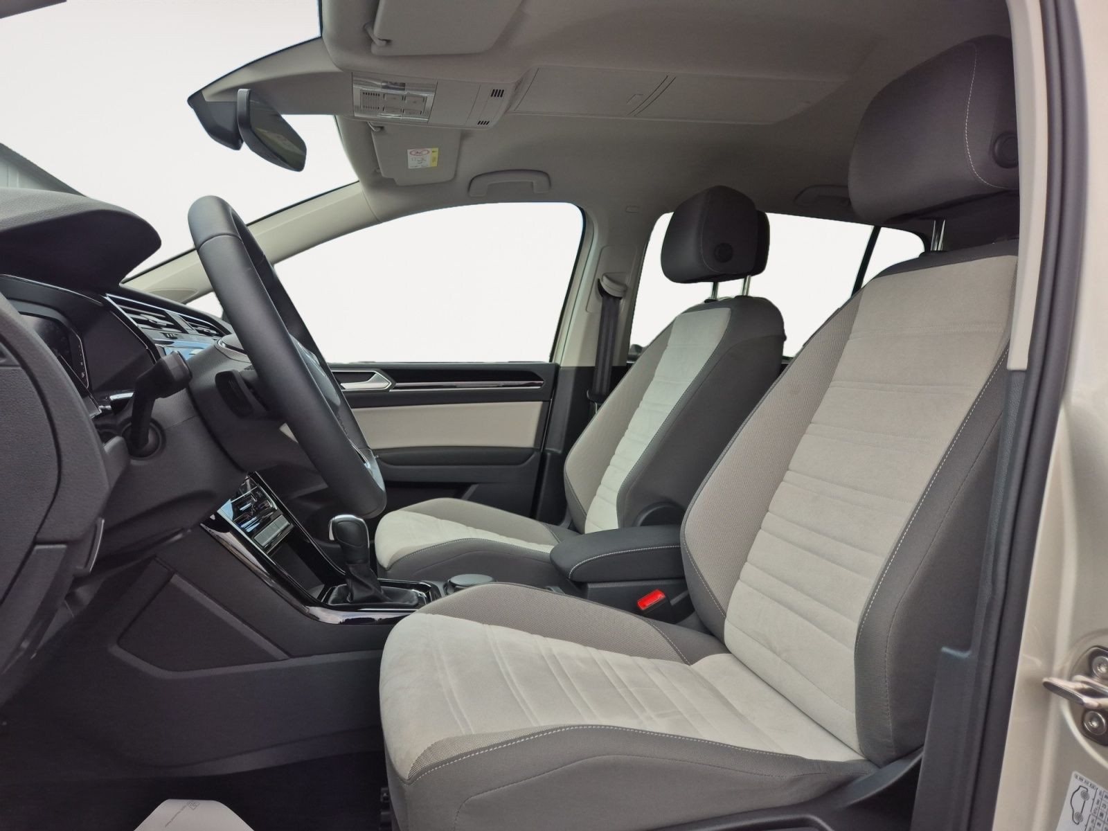 Volkswagen - Touran_10
