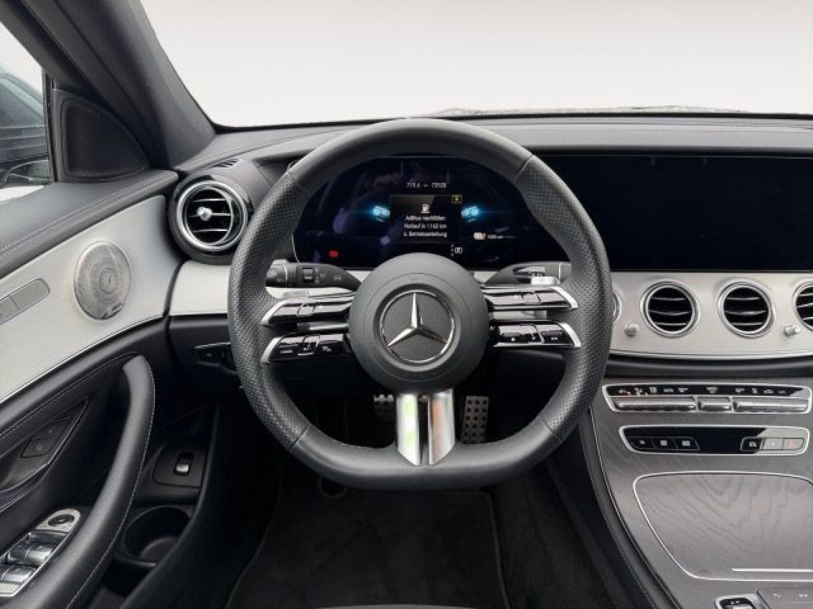 Mercedes-Benz - E 300_13