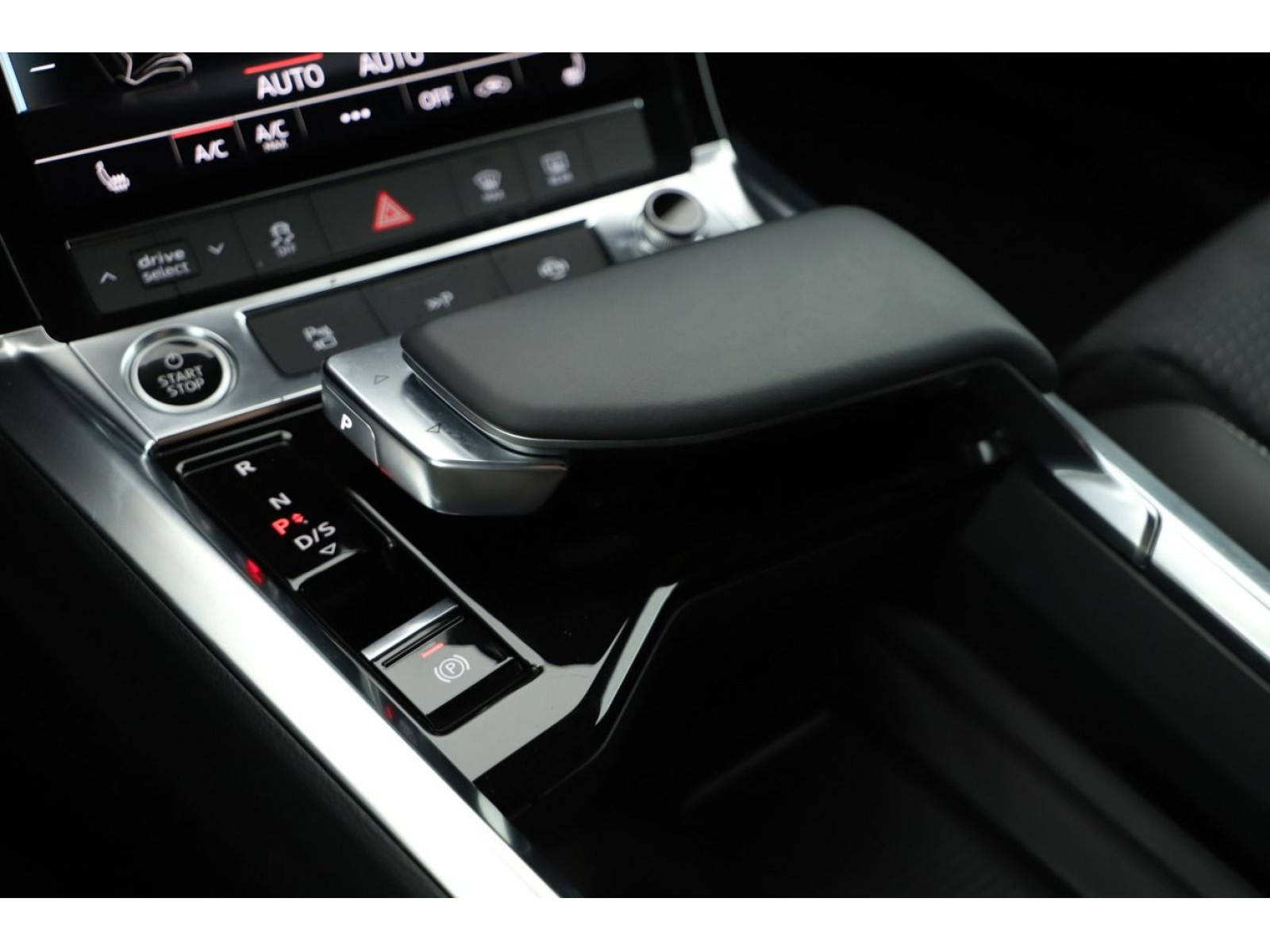 Audi - Q8 Sportback e-tron_13