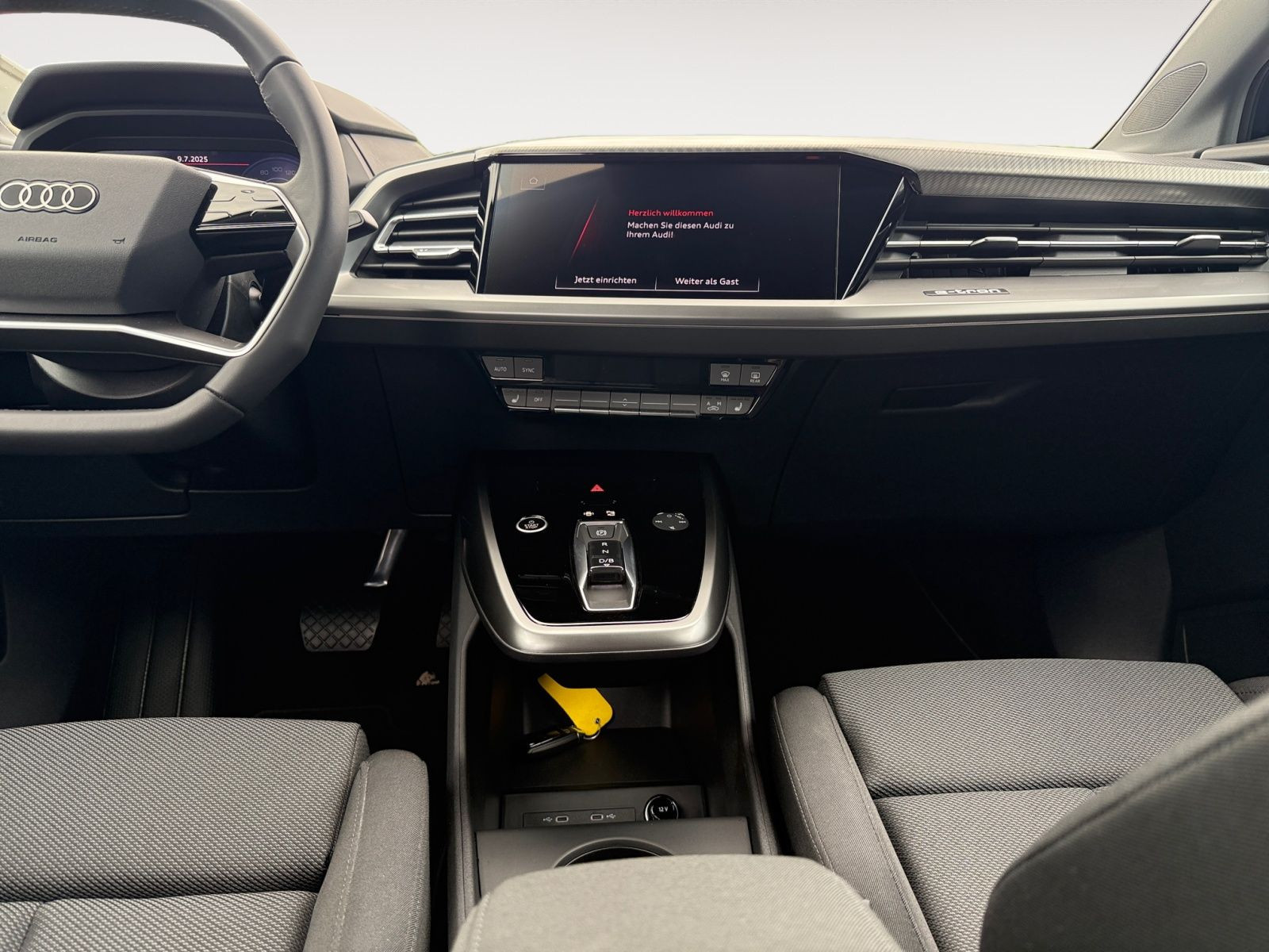 Audi - Q4_13